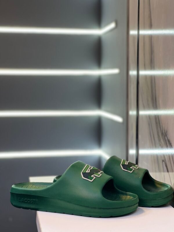 Claquettes Lacoste modèle 3