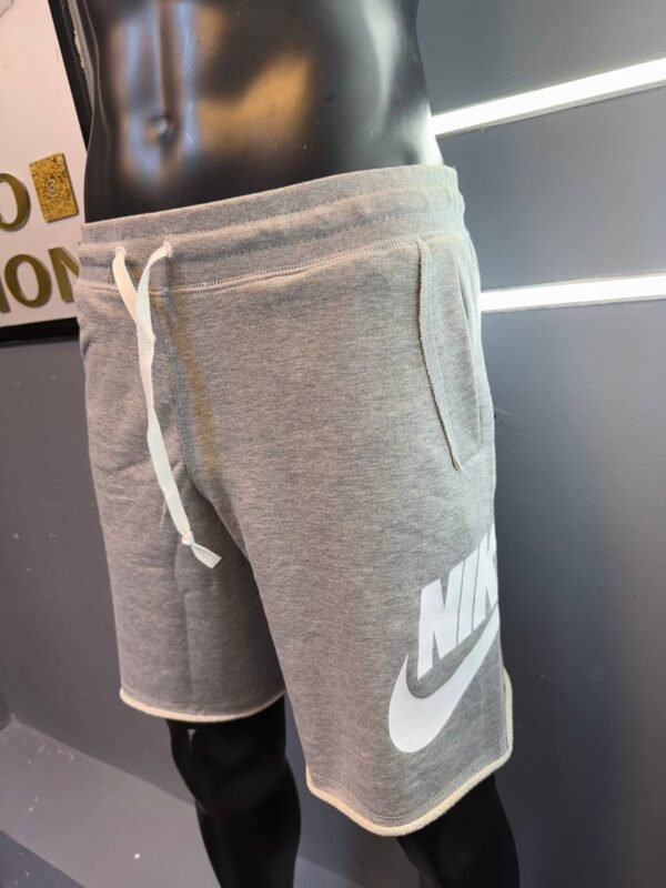 Short Nike modèle 1