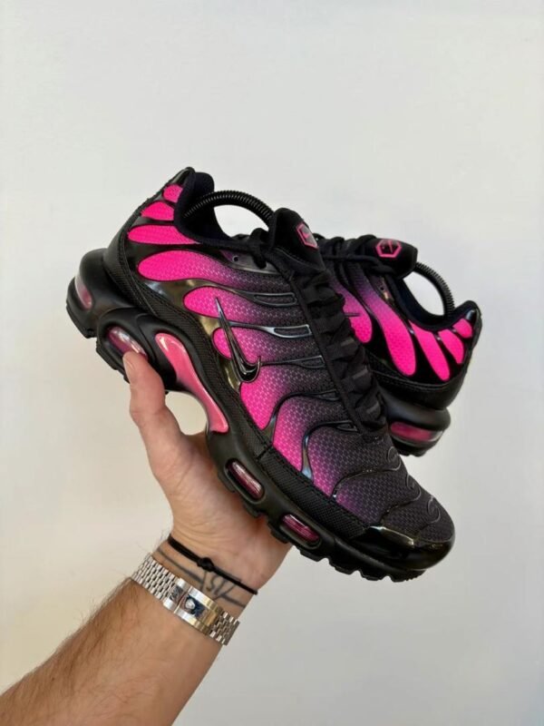 Nike Air Max TN – Dégradé Noir et Rose Fushia