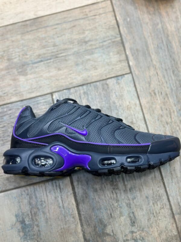 Nike Air Max TN – Black & Voltage Purple