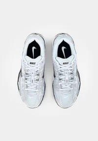 Nike P-6000 – Blanc et Noir