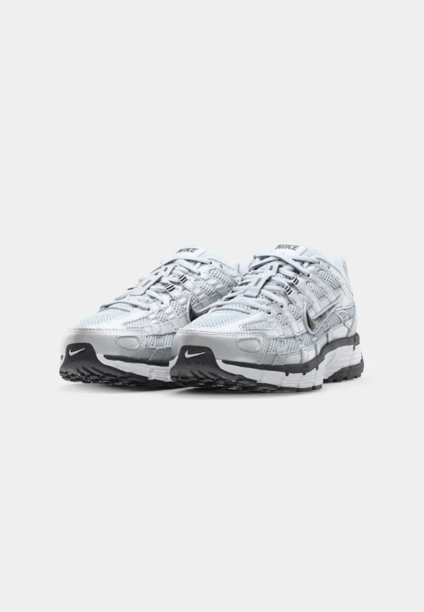 Nike P-6000 – Blanc et Noir